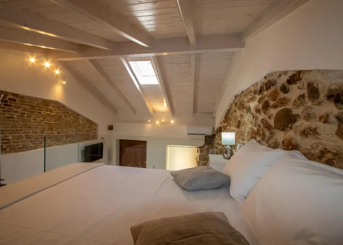 Daire Stone House *
