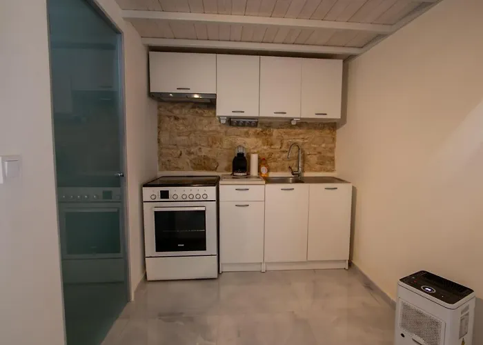 Daire Stone House Mantouki