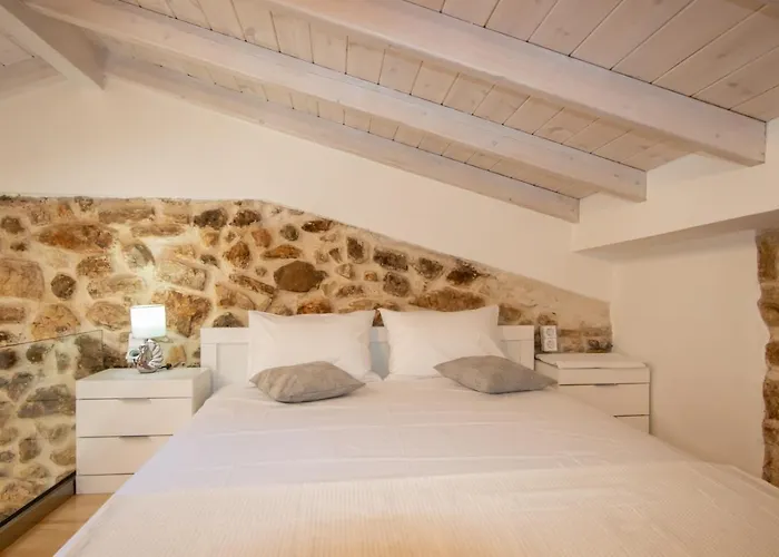 Stone House * Mantouki