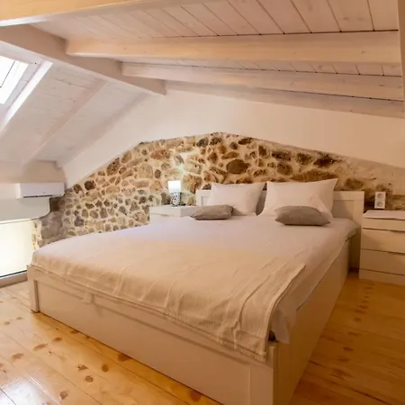 Stone House Apartment