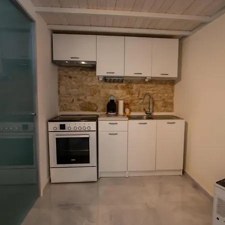 Apartment Stone House Mantouki