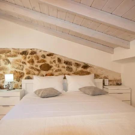 Stone House * Mantouki